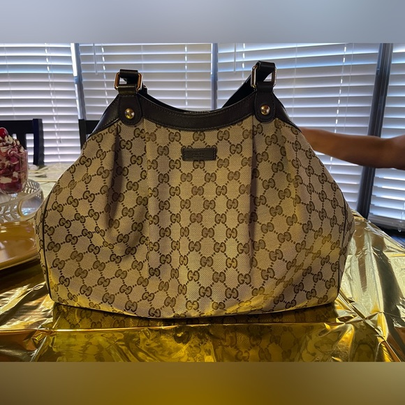 Gucci purse - Picture 1 of 13
